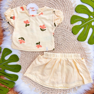 Conj. Blusa com Flores Laranja e Short Saia - Amarelo